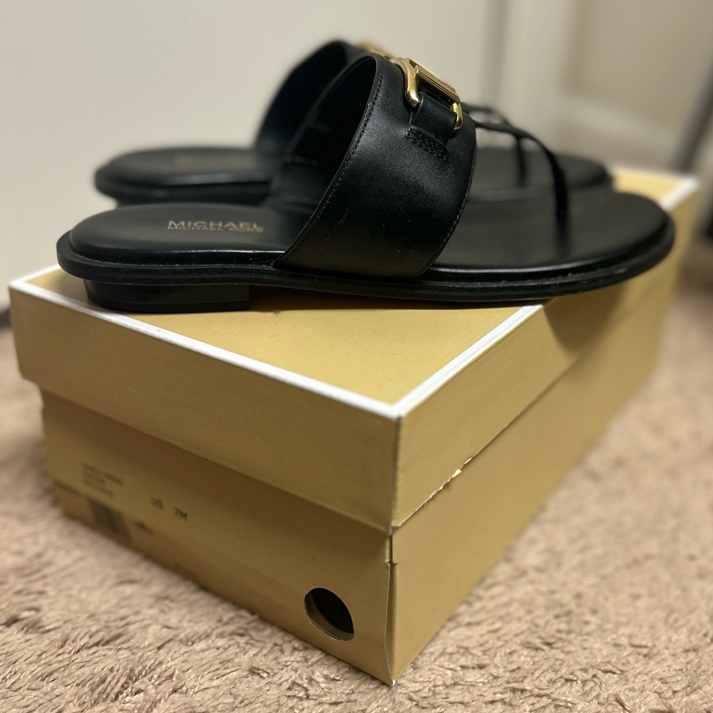 MICHAEL Michael Kors Black Camila Thong Leather Sandals size 7M